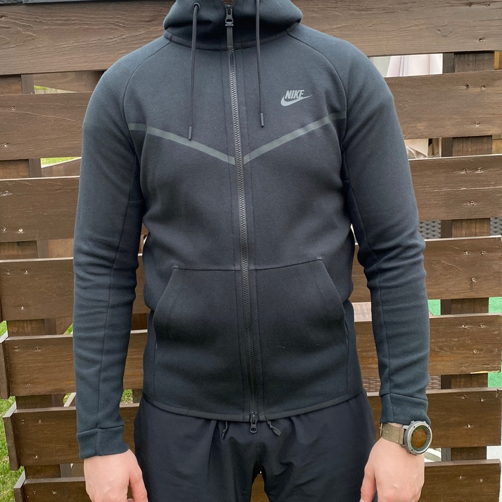 Men’s Nike Tech Black Zip Up Hoodie Size Medium